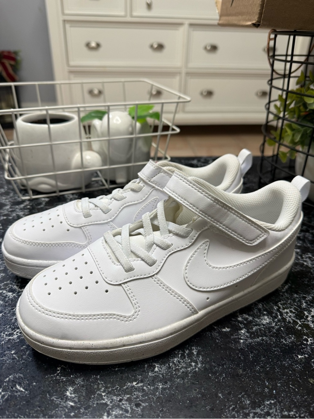 Nike White Kids Sneakers with Hook-and-Loop Strap